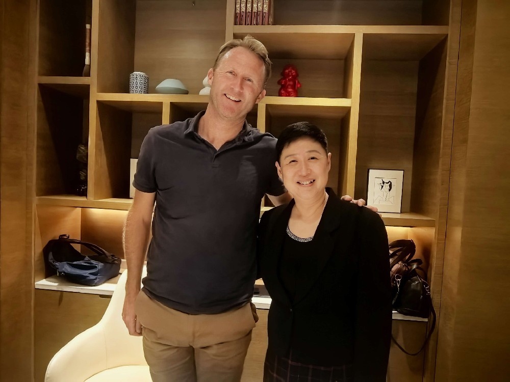 东艺文化产业集团在北京与英国网球名帅Barry Fulcher开展国际体育教育项目合作洽谈！